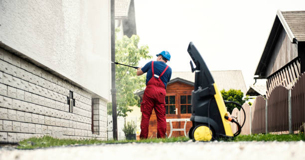 Best Pool Deck Cleaning  in Loma Ri, CA